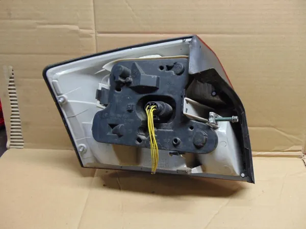 Luz trasera derecha Audi A4 B6 00-04 Sedán image 4