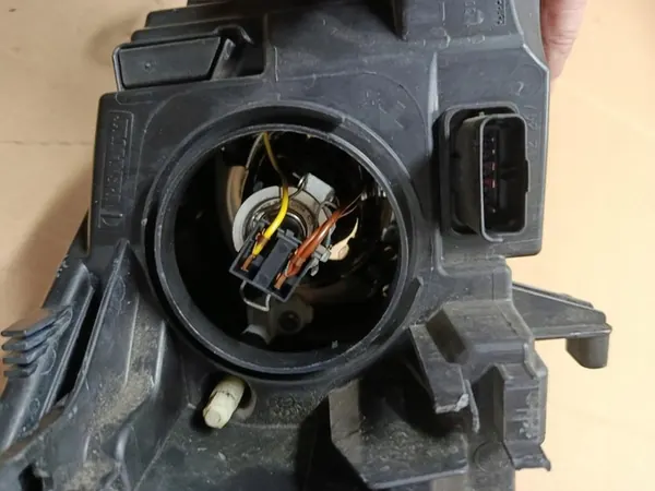 RENAULT MEGANE III LIFT 13- VASEN VALOTTAJARE REFLEKTORI OEM image 9