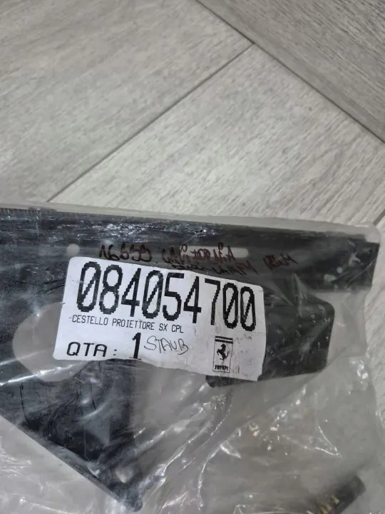 Support Phare Gauche Ferrari California OEM 84054700 image 4