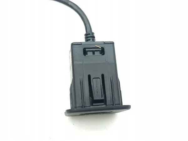 Porta USB Jeep Cherokee OEM 68225325AA - Usado image 3