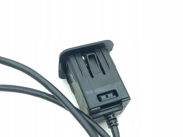 Porta USB Jeep Cherokee OEM 68225325AA - Usado image 5