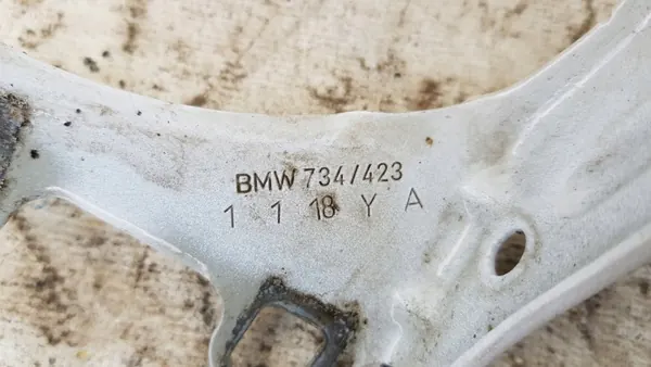 Soporte de guardabarros delantero BMW 734423 - Usado image 6