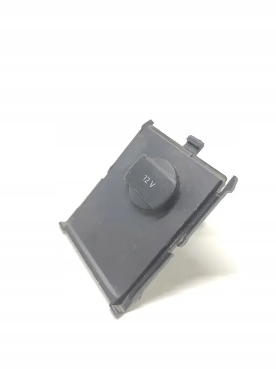 Volkswagen 12V-uttag OEM 7N0867748 Bak Begagnad image 2