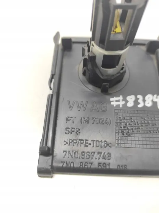 Volkswagen 12V-uttag OEM 7N0867748 Bak Begagnad image 4