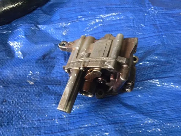 Bomba de óleo BMW usado OEM 7516396 para E60 N52B25 image 2