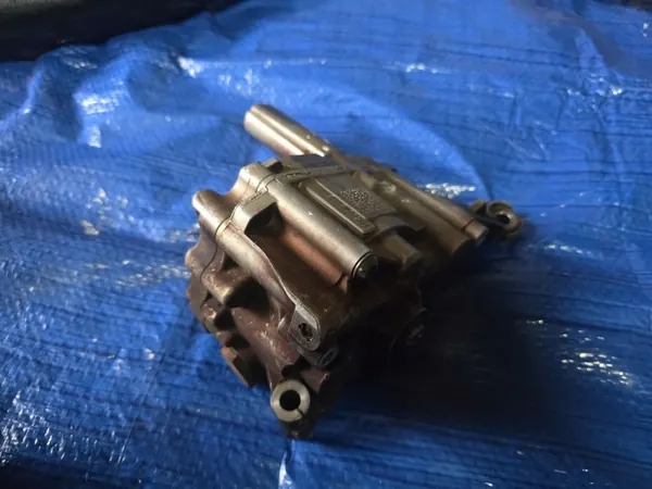 Bomba de óleo BMW usado OEM 7516396 para E60 N52B25 image 4