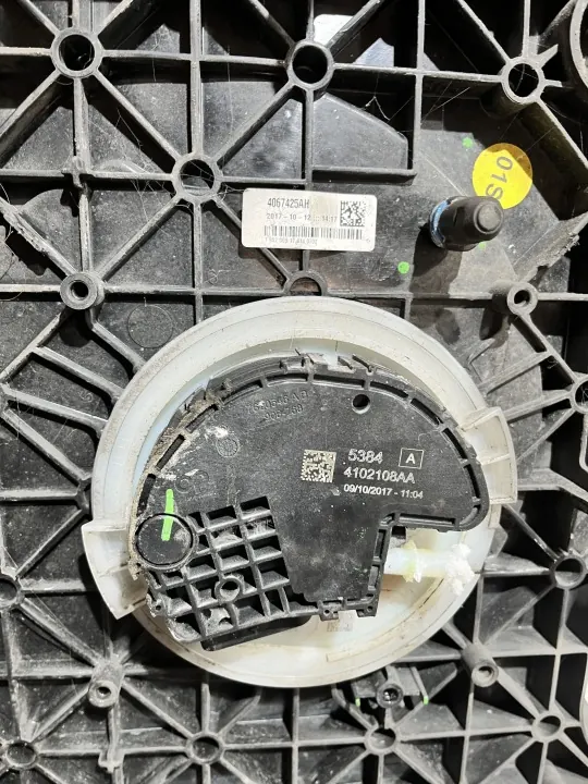 Tanque AdBlue OEM 4067411AD para Audi A4 B9 2.0 TDI image 4