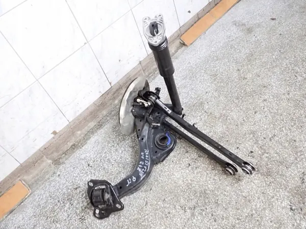 OEM 5A28A84 Pyöränkannatin Oikea Taka BMW X1 U11 image 3
