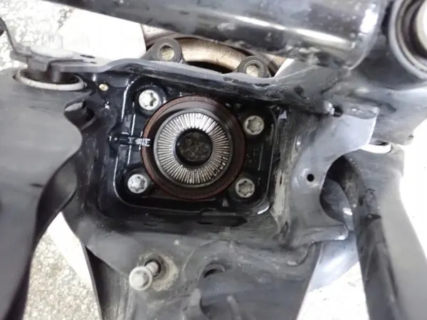 OEM 5A28A84 Pyöränkannatin Oikea Taka BMW X1 U11 image 4