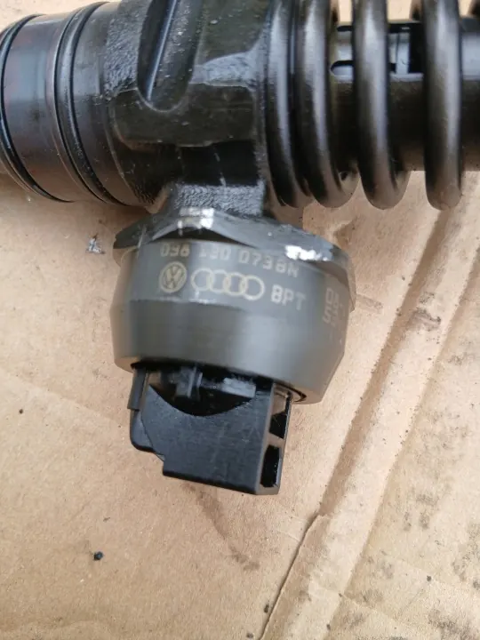 Ruitenwisserspomp OEM 038130073BN voor VW Touran I 1.9TDI image 4