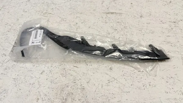 BMW OEM 7466104 Rechter Scheinwerferdichtung für X3 G01/X4 G02 image 2