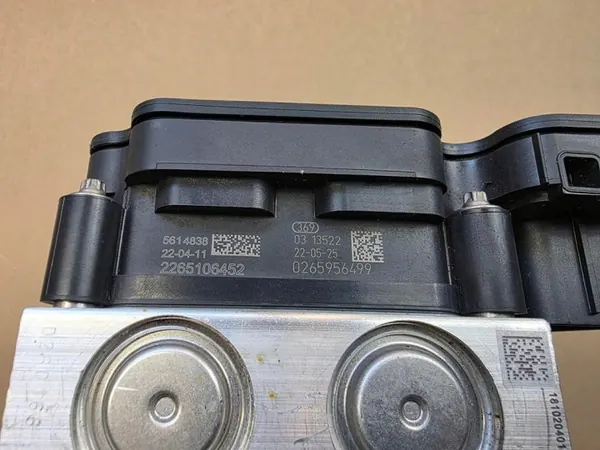 Bomba ABS MG OEM 11037575 para ZS Lift - Usado image 3