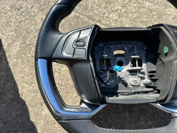 Nahkaohjainpyörä OEM KIEROWNICA SKÓRA Citroen C4 Picasso II:lle image 3