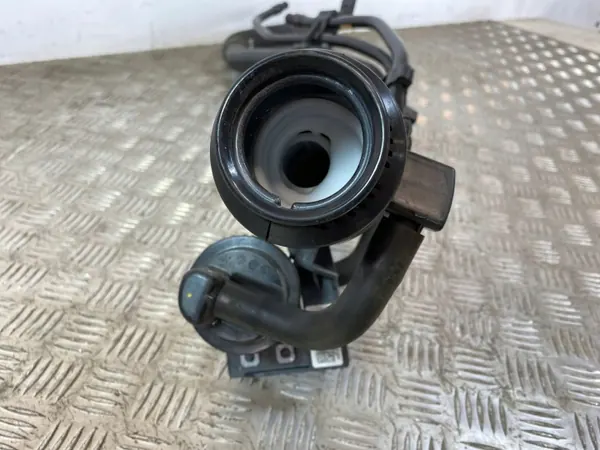 Bocal de Combustível Kia OE OEM FOB36633 - Usado image 3