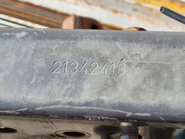 OEM 21342418 Akkulaatikon kiinnitystuki Takaosa image 3