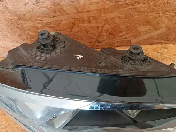 Oikea Ajovalo VW Caddy Bi-Xenon LED 2K1941032A image 4