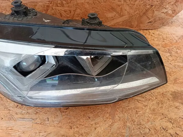 Oikea Ajovalo VW Caddy Bi-Xenon LED 2K1941032A image 7