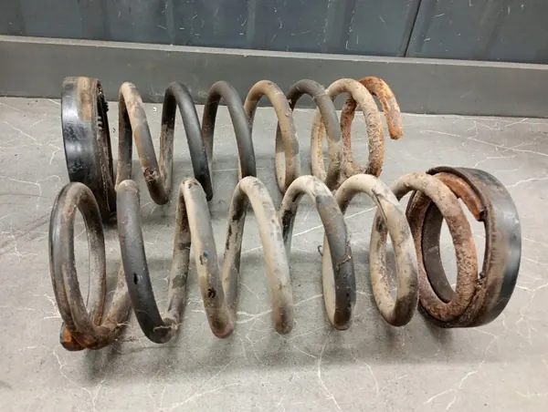 Muelles traseros OEM sprezyny tyl mercedes w123 image 3