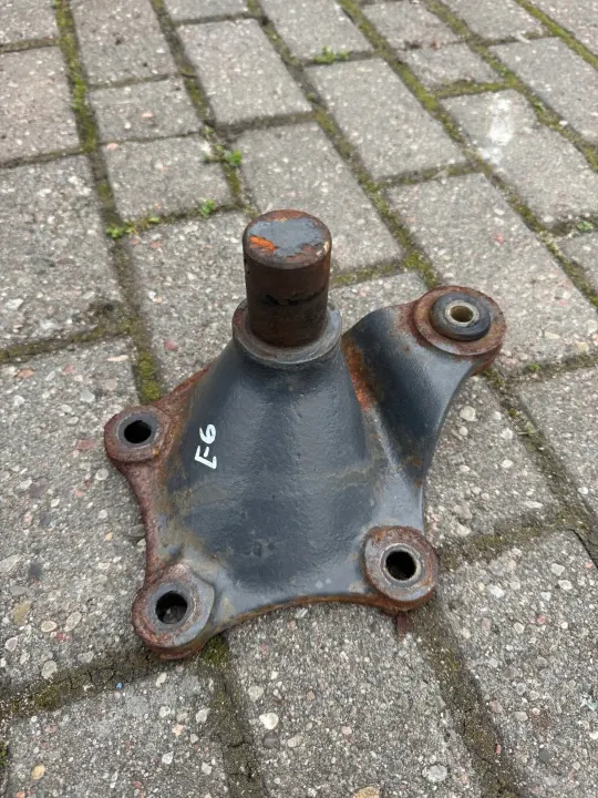 Mercedes Atego III Ohjaamonnostosylinterin Kiinnike OEM image 2