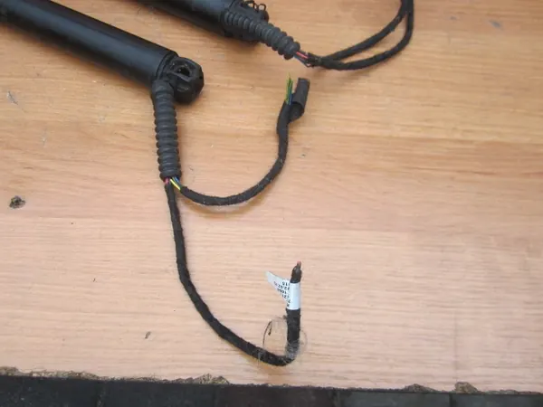 Bakluckens aktuator SKODA SUPERB II LIFT 3T0827852B image 4