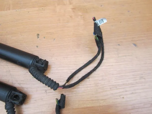 Bakluckens aktuator SKODA SUPERB II LIFT 3T0827852B image 5