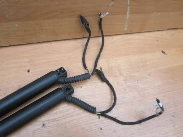 Bakluckens aktuator SKODA SUPERB II LIFT 3T0827852B image 6