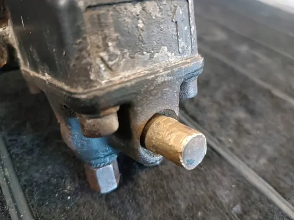 Bomba de elevación cabina MAN F2000 - Pieza OEM image 4