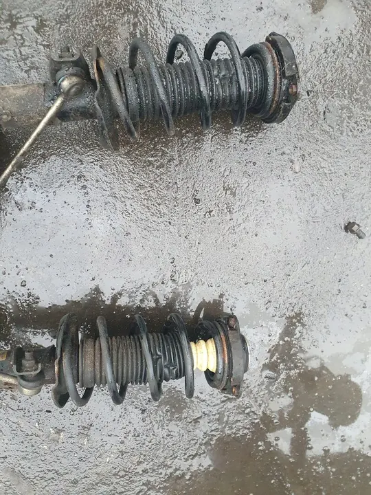 Radiador de óleo VW Volkswagen GOLF V 2006 1.4 tsi 03C117021J image 9