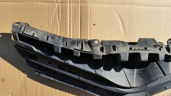 TOYOTA YARIS III 2011 - GRILL image 5