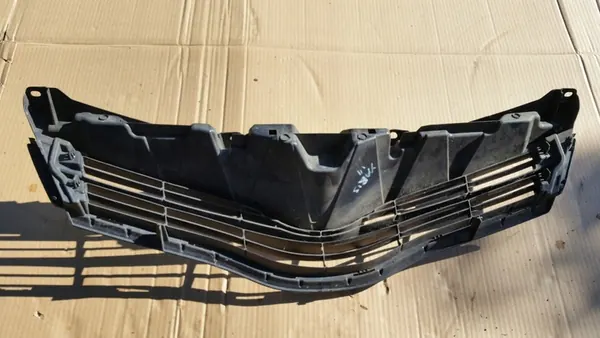 TOYOTA YARIS III 2011 - GRILL image 7