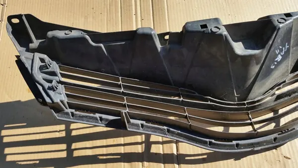TOYOTA YARIS III 2011 - GRILL image 8