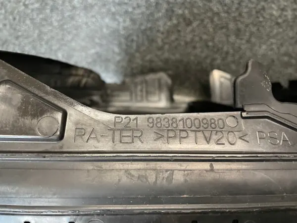 OEM 9838100980 Store de Direction d'Air Peugeot 208 II image 5