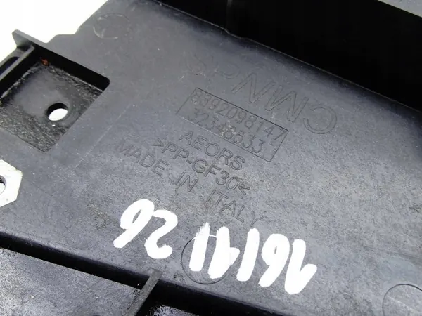 Support batterie Volvo OEM 32348533 - Utilisé image 5