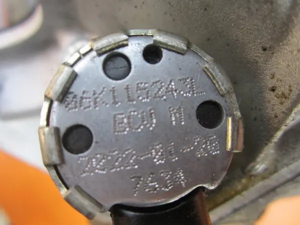 VW Audi Öljytason anturi 06L907660 image 10