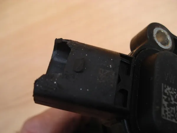 VW Audi Öljytason anturi 06L907660 image 6