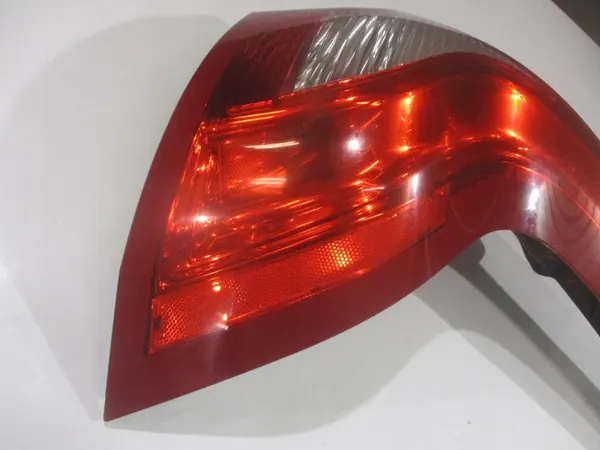 Volvo XC60 2011 Luz Trasera Derecha image 8