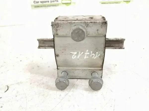 Soporte de caja Mercedes OEM A2052403300 - Usado image 3
