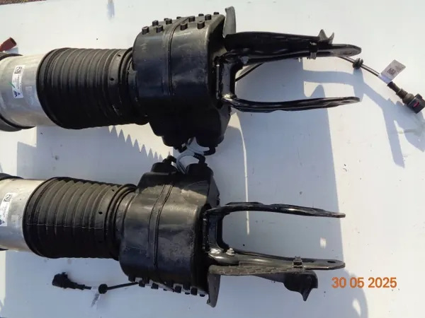 Amortecedor Dianteiro Esquerdo Porsche Taycan OEM 9J1616037D image 3