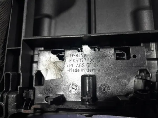 Accoudoir console centrale Mercedes Classe A W177 OEM 1358450 image 3