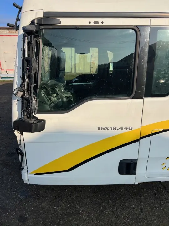MAN TGX/TGA/TGS Cabine Bekleding Links/Rechts OEM 4766546457745375446443 image 5