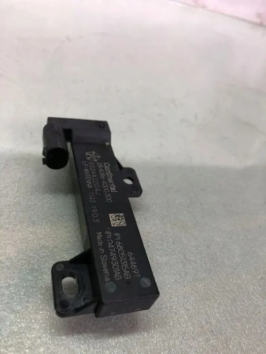 Amplificador de antena OEM 68051315 para Alfa Romeo Giulia image 3