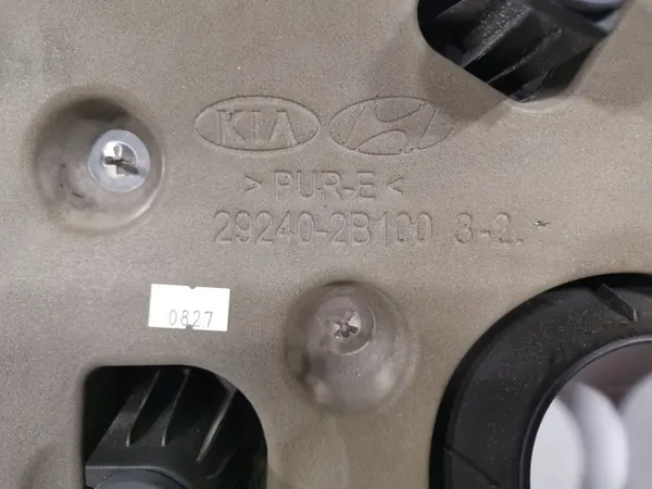 Cubierta Motor Hyundai Tucson OEM FBZ6969 - Usado image 3