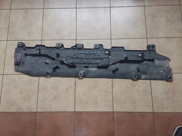 Volvo Underrede Skydd OEM 31383649 - Begagnad image 4