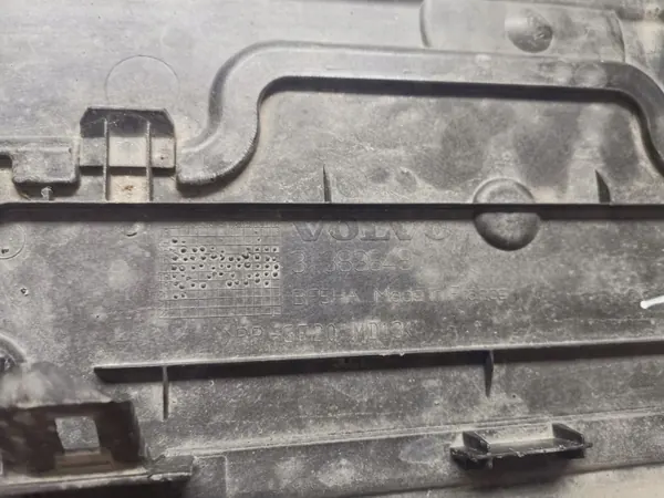 Volvo Underrede Skydd OEM 31383649 - Begagnad image 5