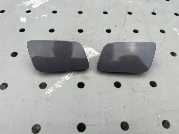 Volvo XC60 II Linker Stoßstangenspritzerstopfen OEM 32234936 image 2