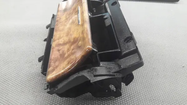 Cinzeiro Jaguar S-Type OEM 31122-0100 - Usado image 4