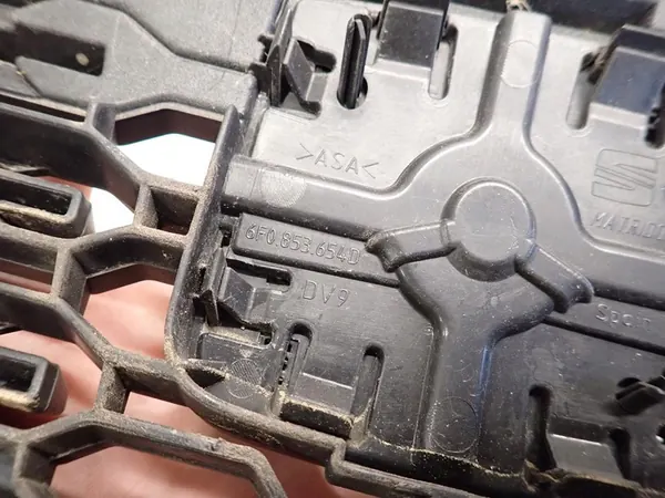 SEAT IBIZA V Grille 6F0853654D image 2