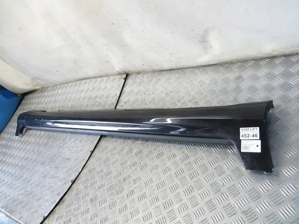 VOLVO XC60 Moldura Lateral Direita 452-13 image 2