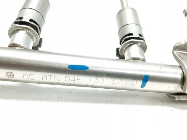 SKODA FABIA III 1.2 TSI Rampe d'injection 04E133320D image 3