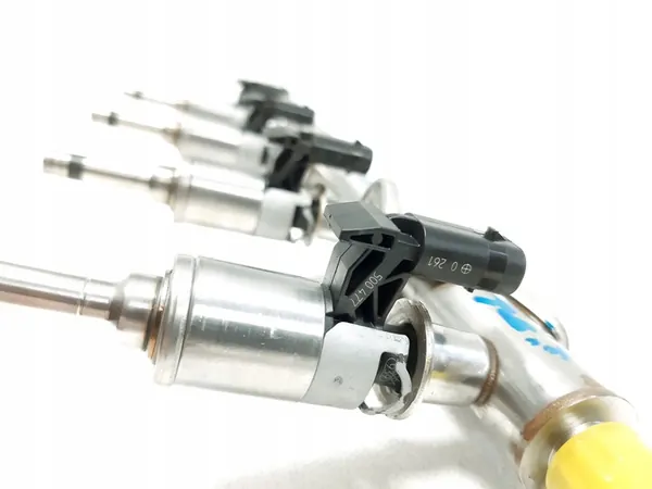 SKODA FABIA III 1.2 TSI Rampe d'injection 04E133320D image 4